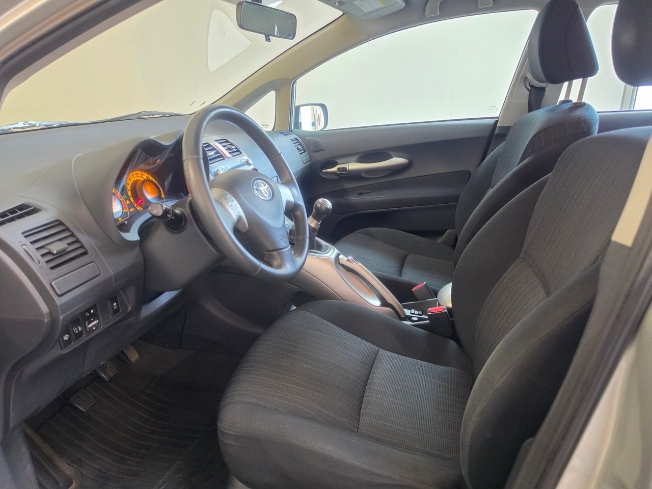 Toyota Auris 2009, bild 6/10
