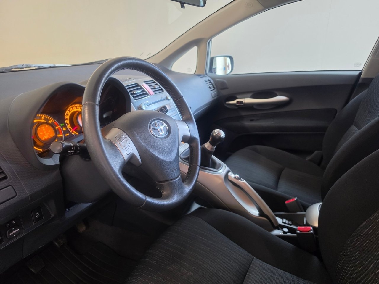 Toyota Auris 2009, bild 7/10