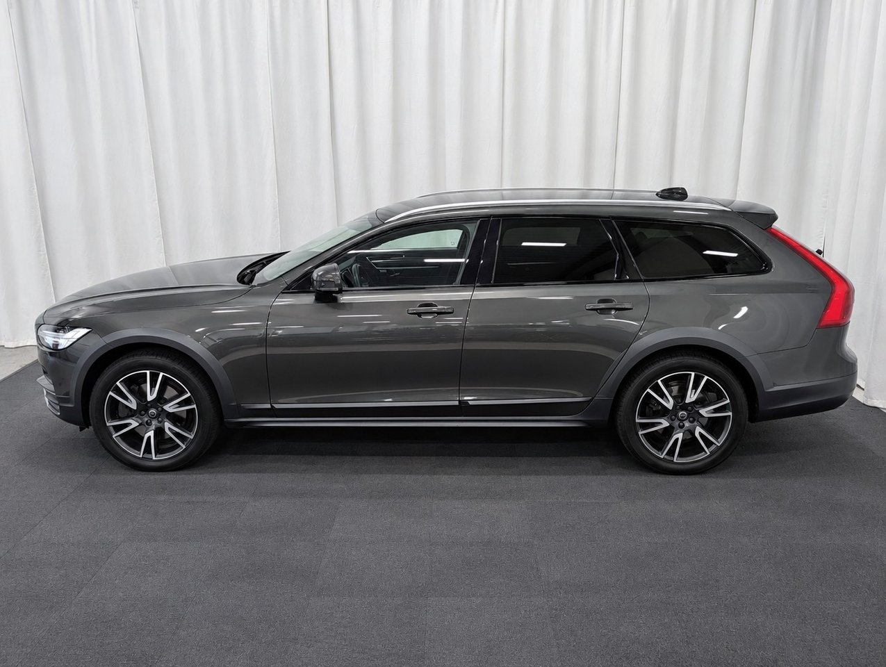 Volvo V90 Cross Country 2018, bild 2/10