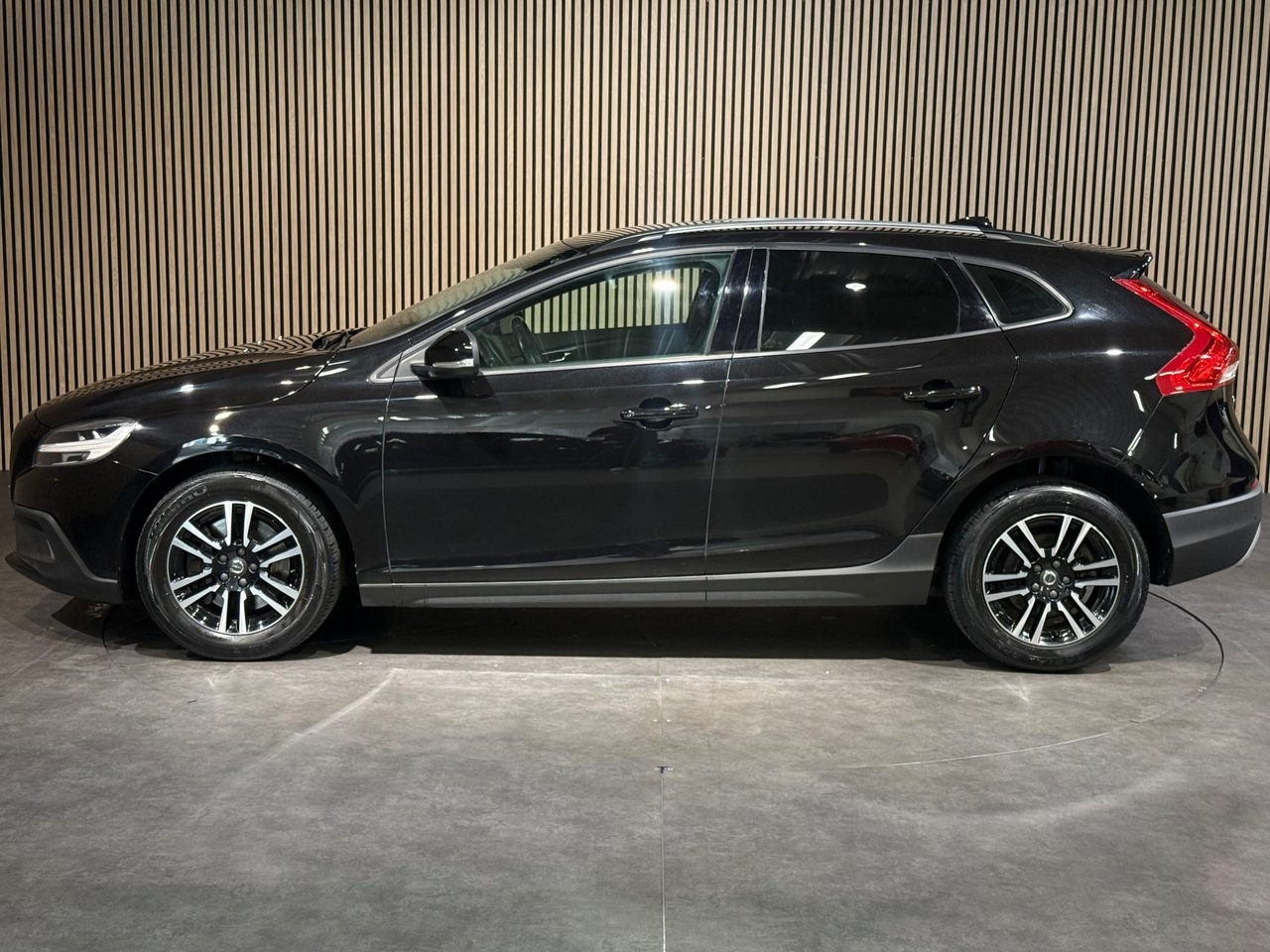 Volvo V40 Cross Country 2018, kuva 7/10