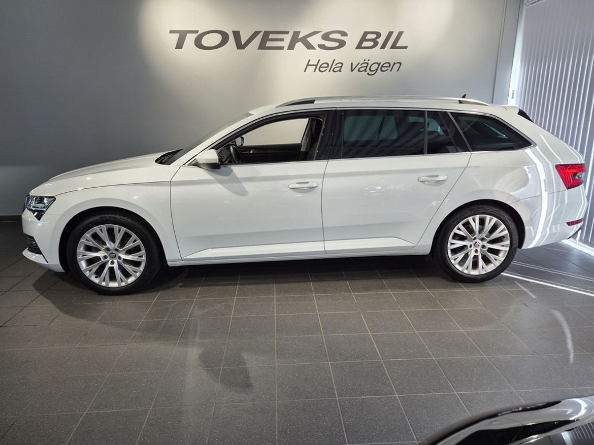Skoda Superb 2023, bild 4/25