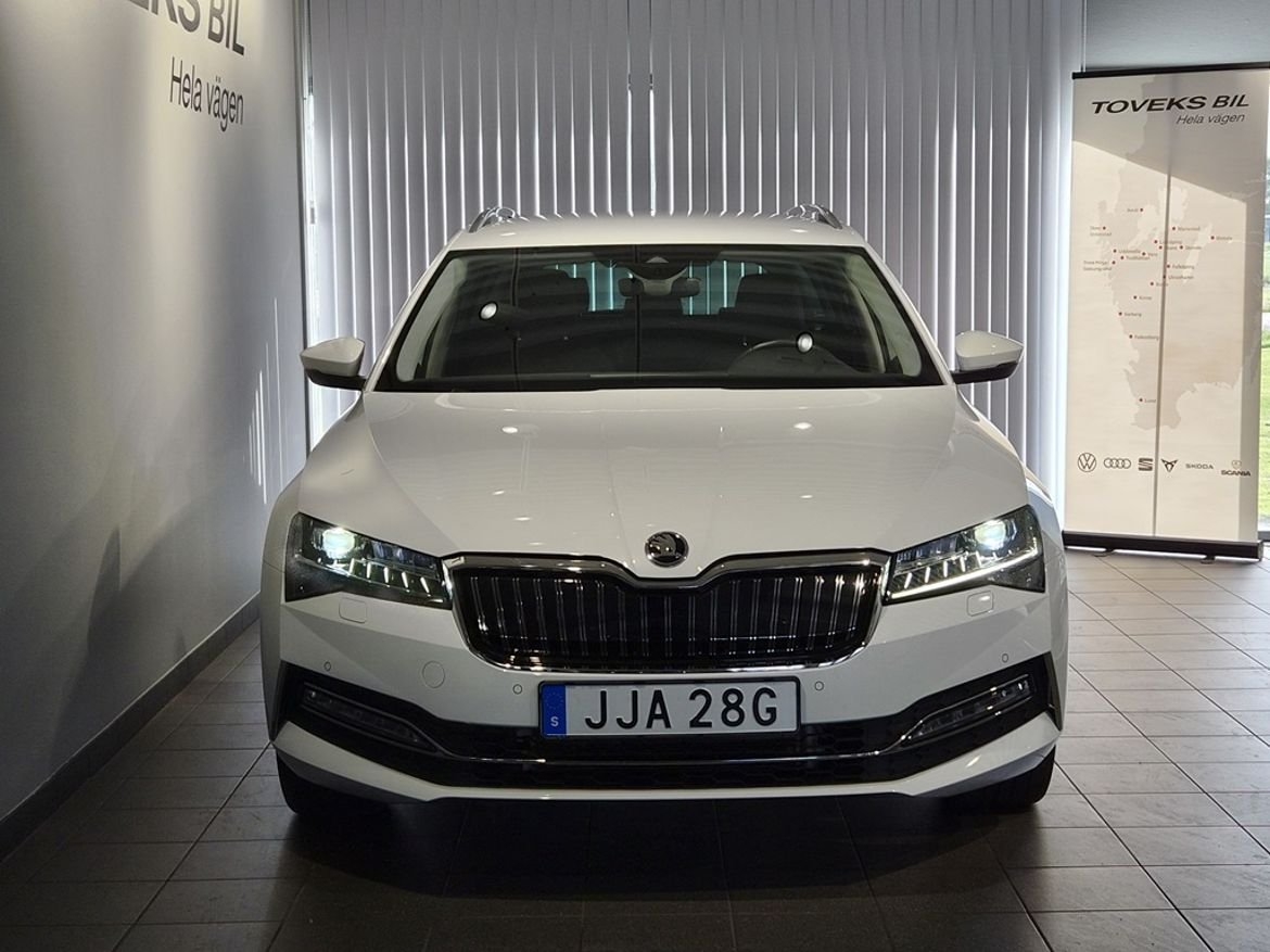 Skoda Superb 2023, bild 2/25