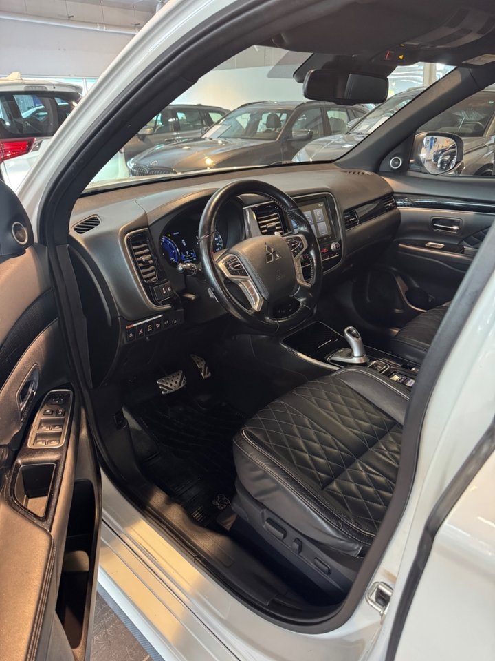 Mitsubishi Outlander 2020, bild 2/10