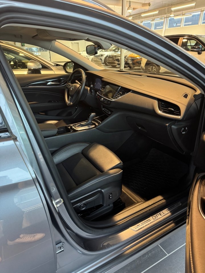 Opel Insignia 2018, kuva 7/10