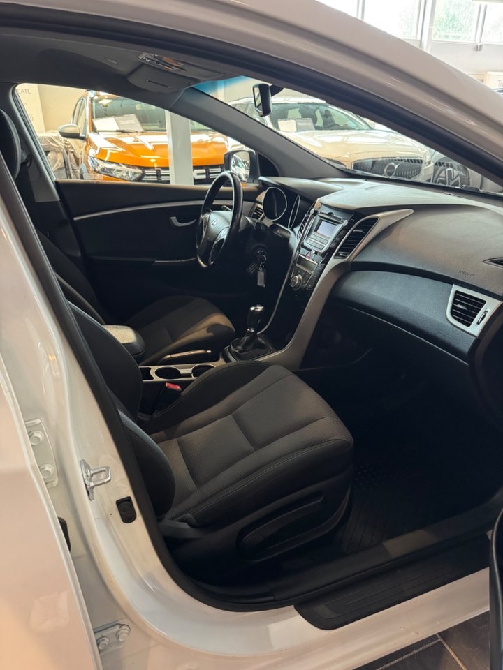 Hyundai i30 Kombi 1.6 GDI Comfort 2017, bild 6/9