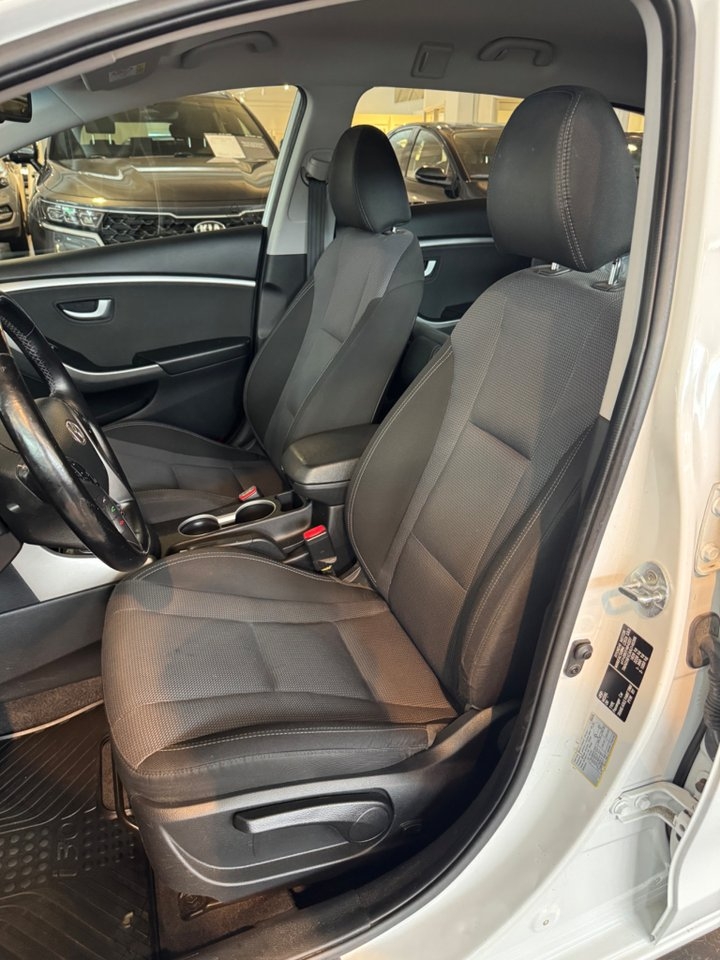 Hyundai i30 Kombi 1.6 GDI Comfort 2017, bild 3/9