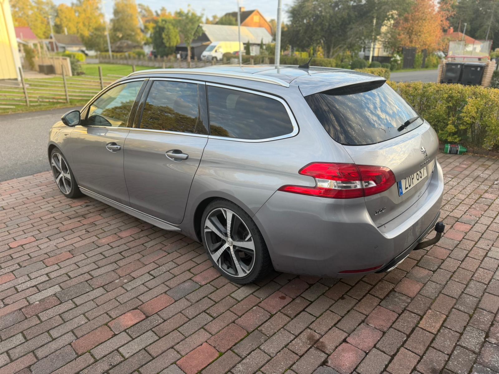 Peugeot 308 SW 2.0 BlueHDi 180 EAT 2017, bild 3/7