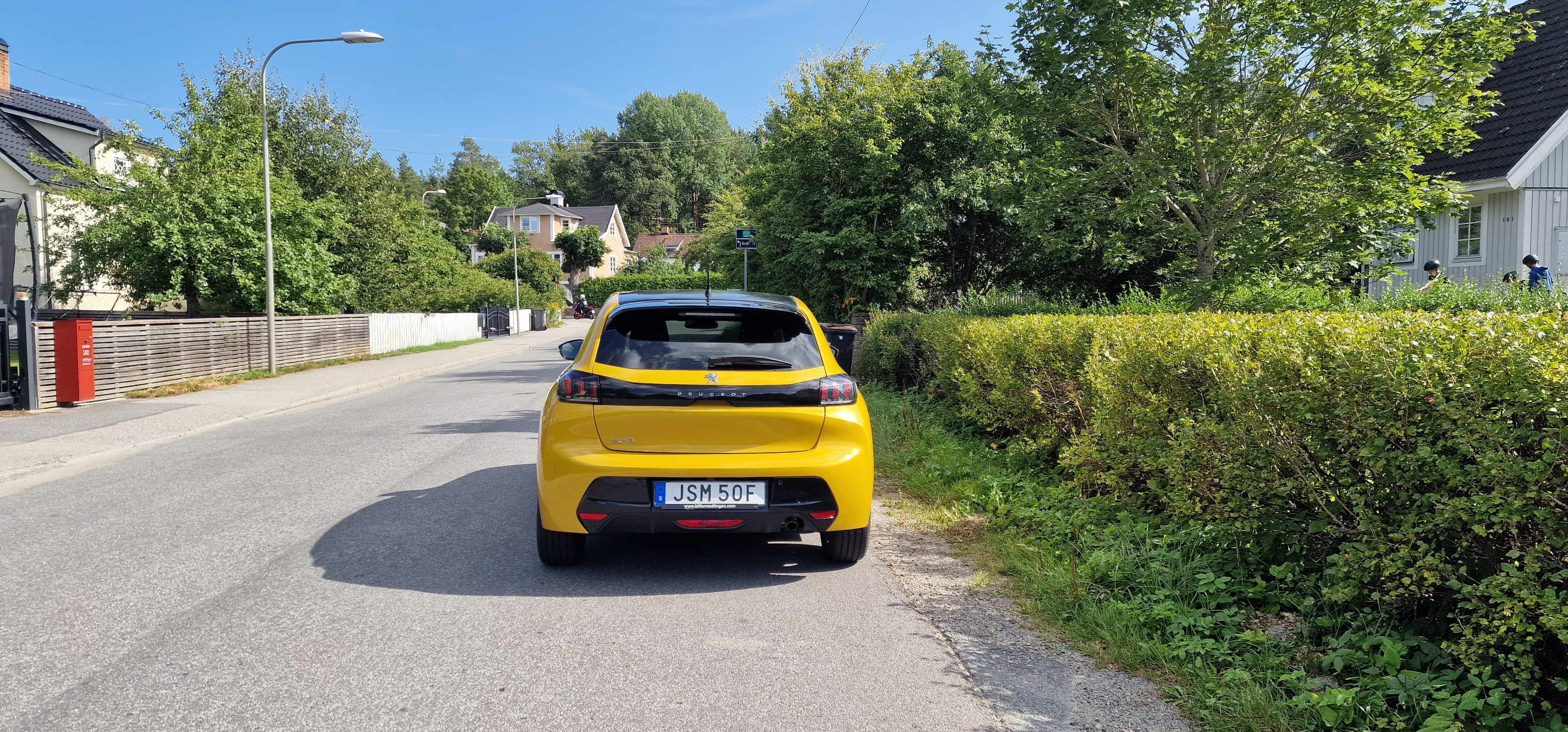Peugeot 208 1.2 PureTech 100 Manuell 2021, photo 2/6