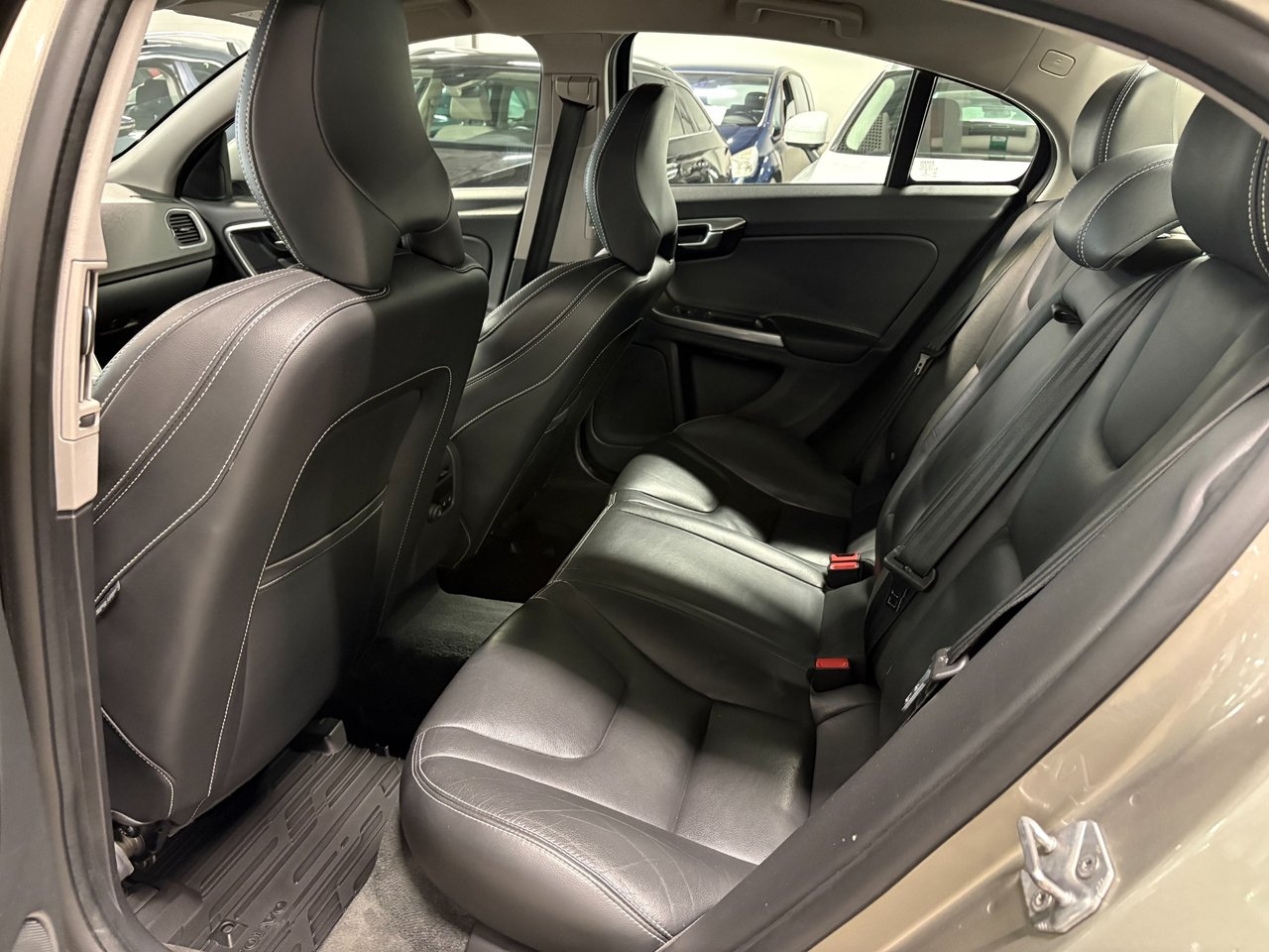 Volvo S60 2016, photo 5/9