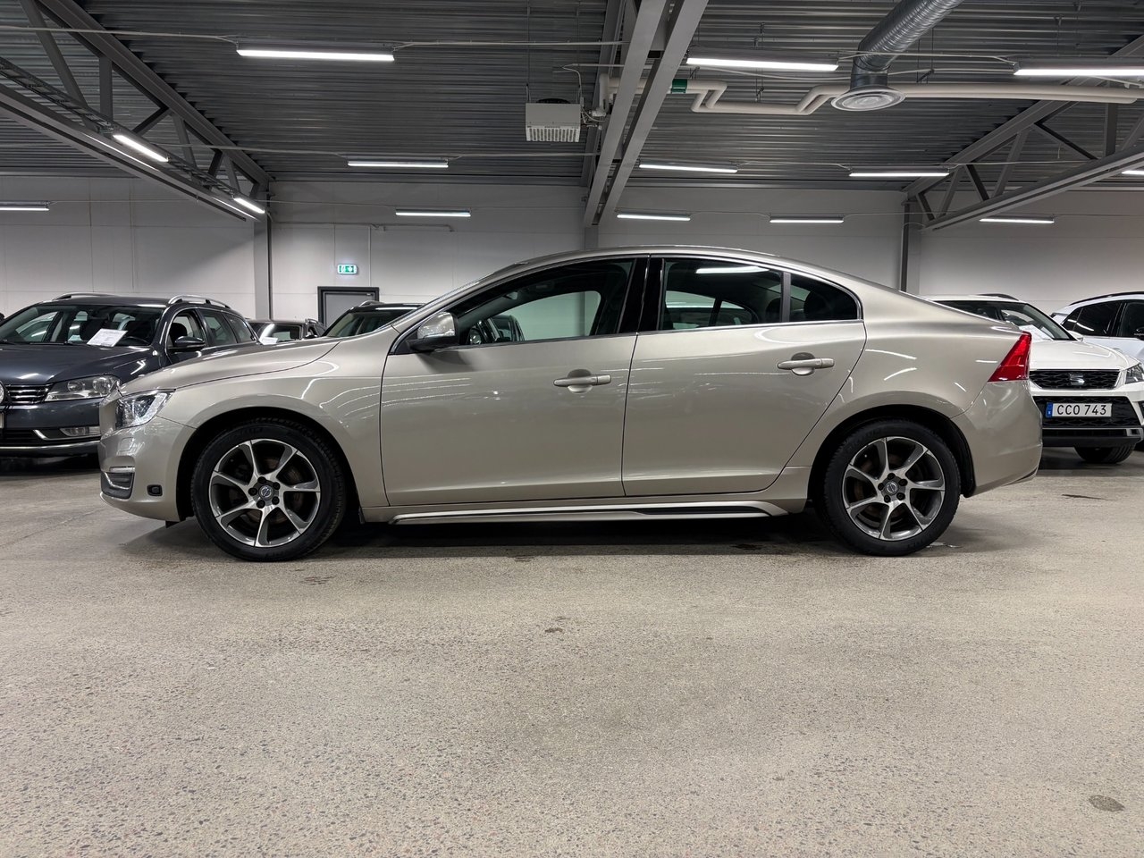 Volvo S60 2016, photo 2/9