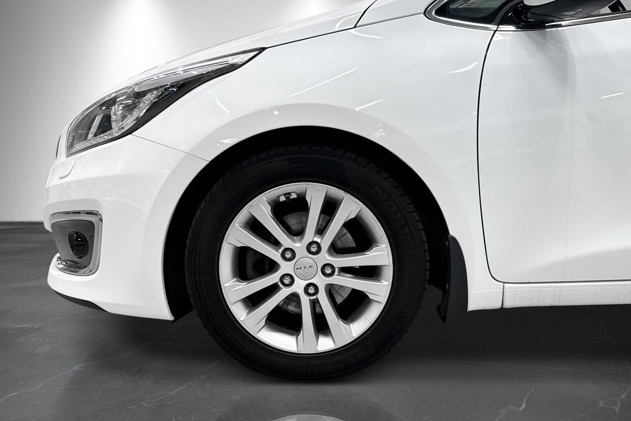Kia Ceed cee'd 1.6 CRDi 136hk Eu 6 2016, bild 2/10