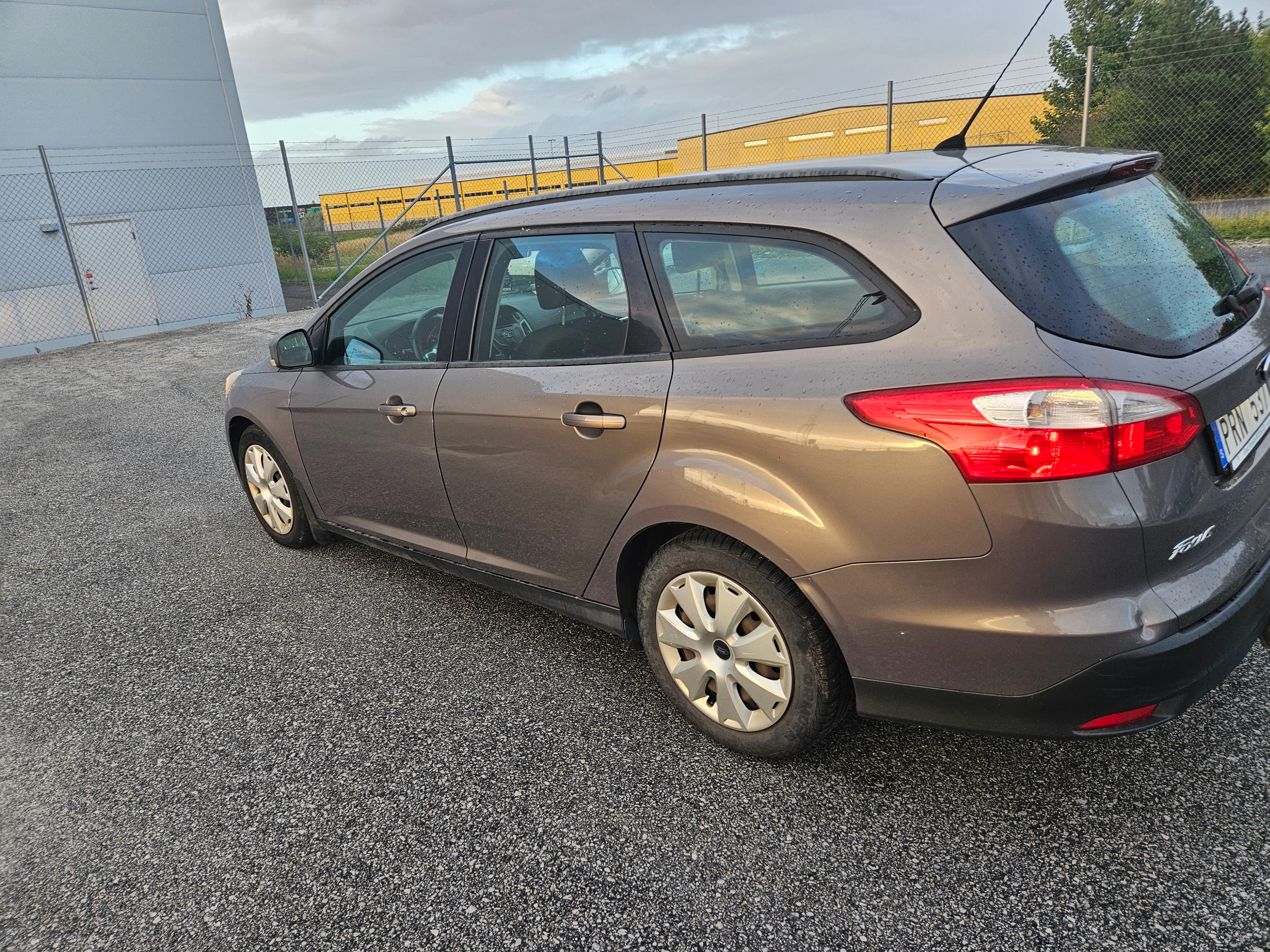 Ford Focus Kombi 1.6 TDCi Manuell 2012, bild 6/10