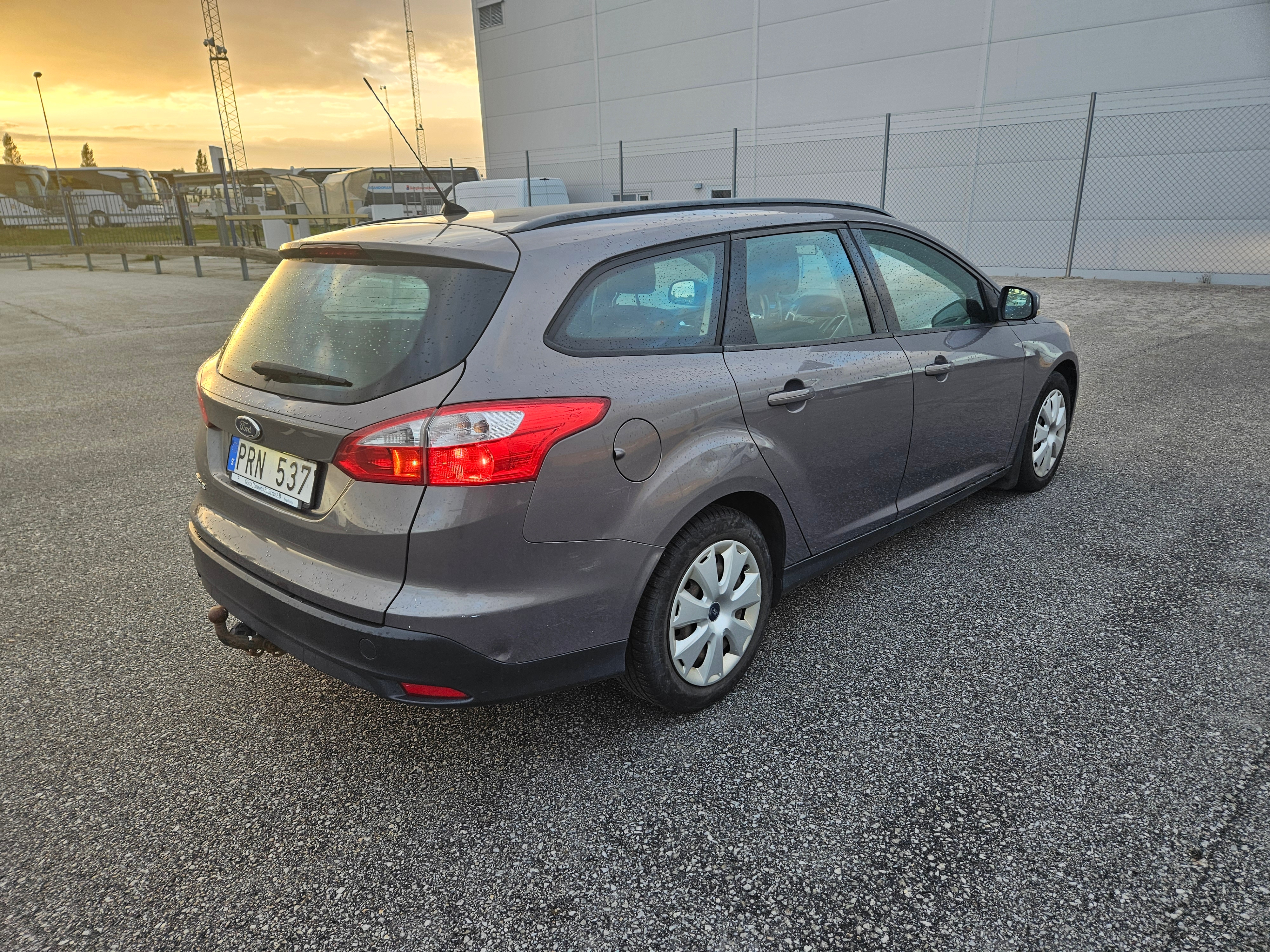 Ford Focus Kombi 1.6 TDCi Manuell 2012, bild 3/10