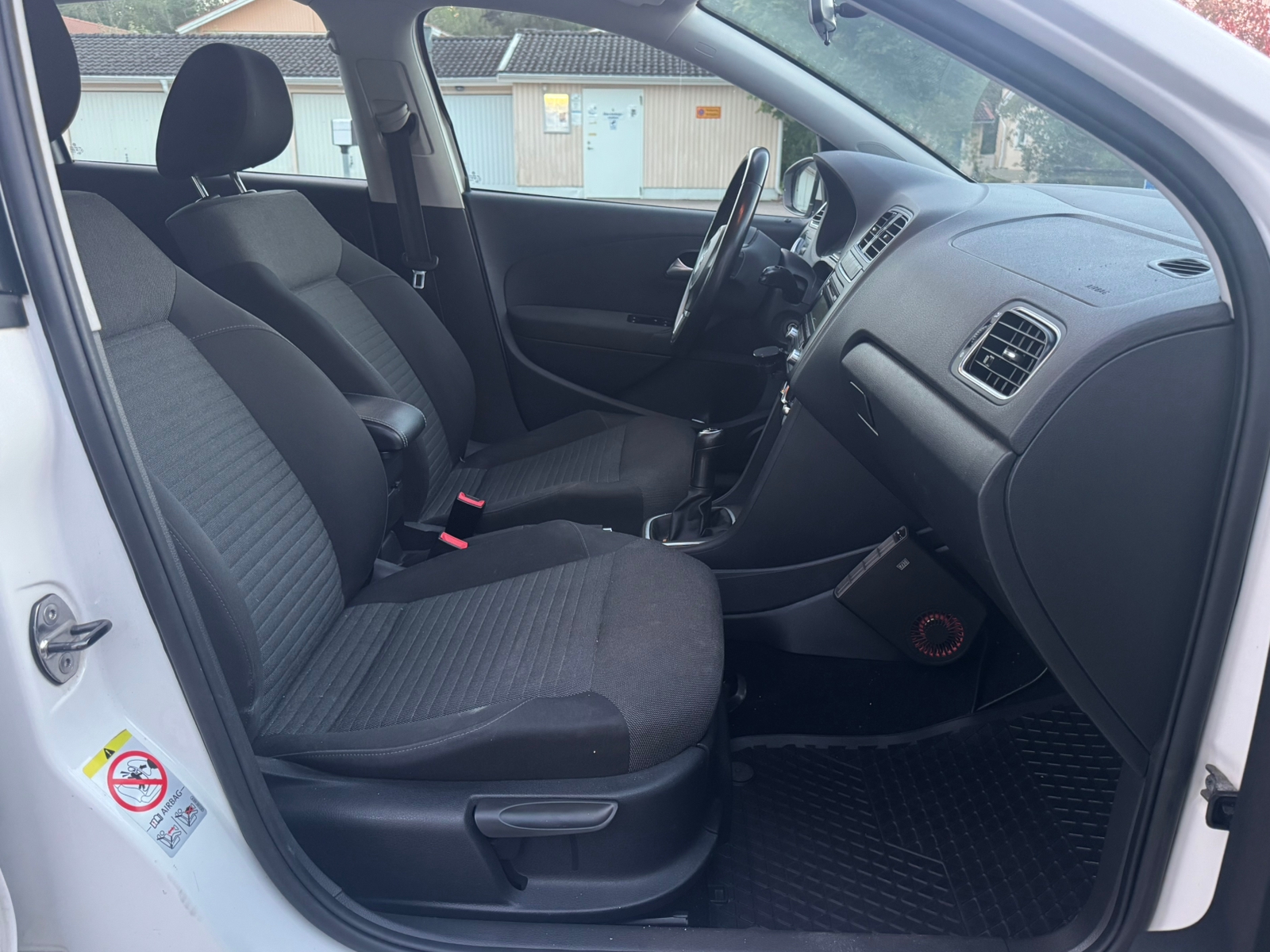 Volkswagen Polo 2011, bild 8/8