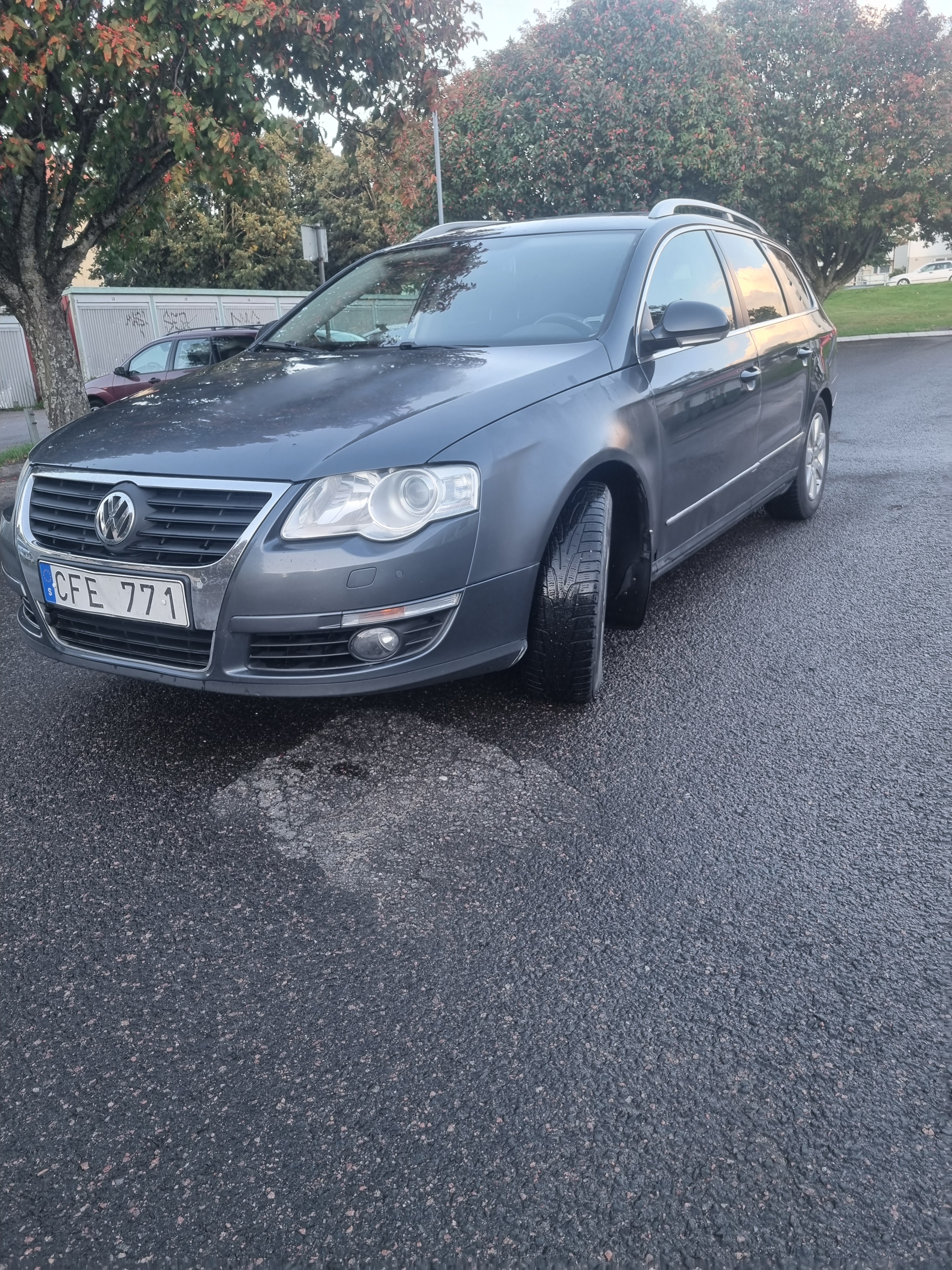 Volkswagen Passat 2010, bild 2/5