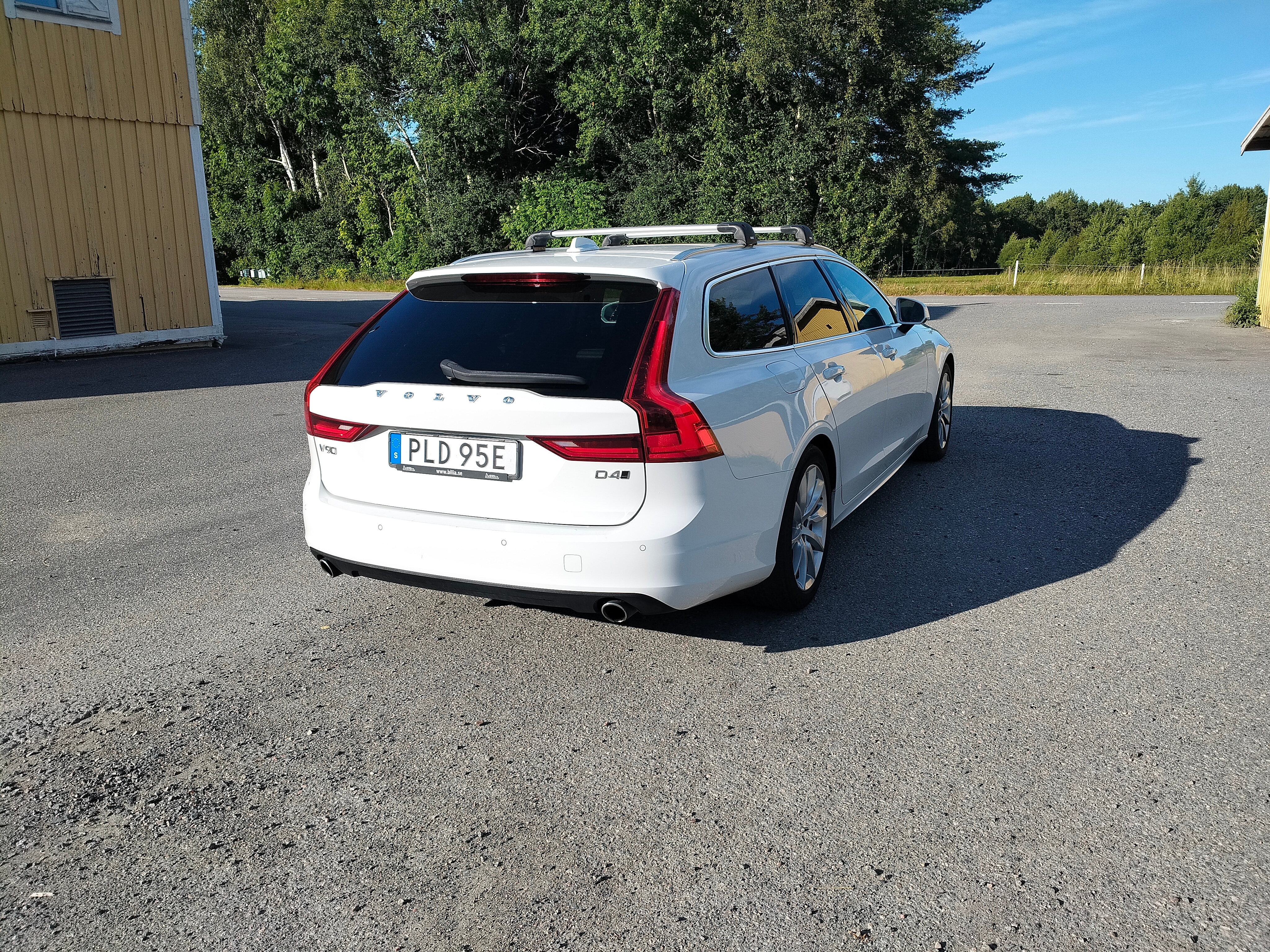 Volvo V90 D4 AWD Geartronic 2019, photo 3/5
