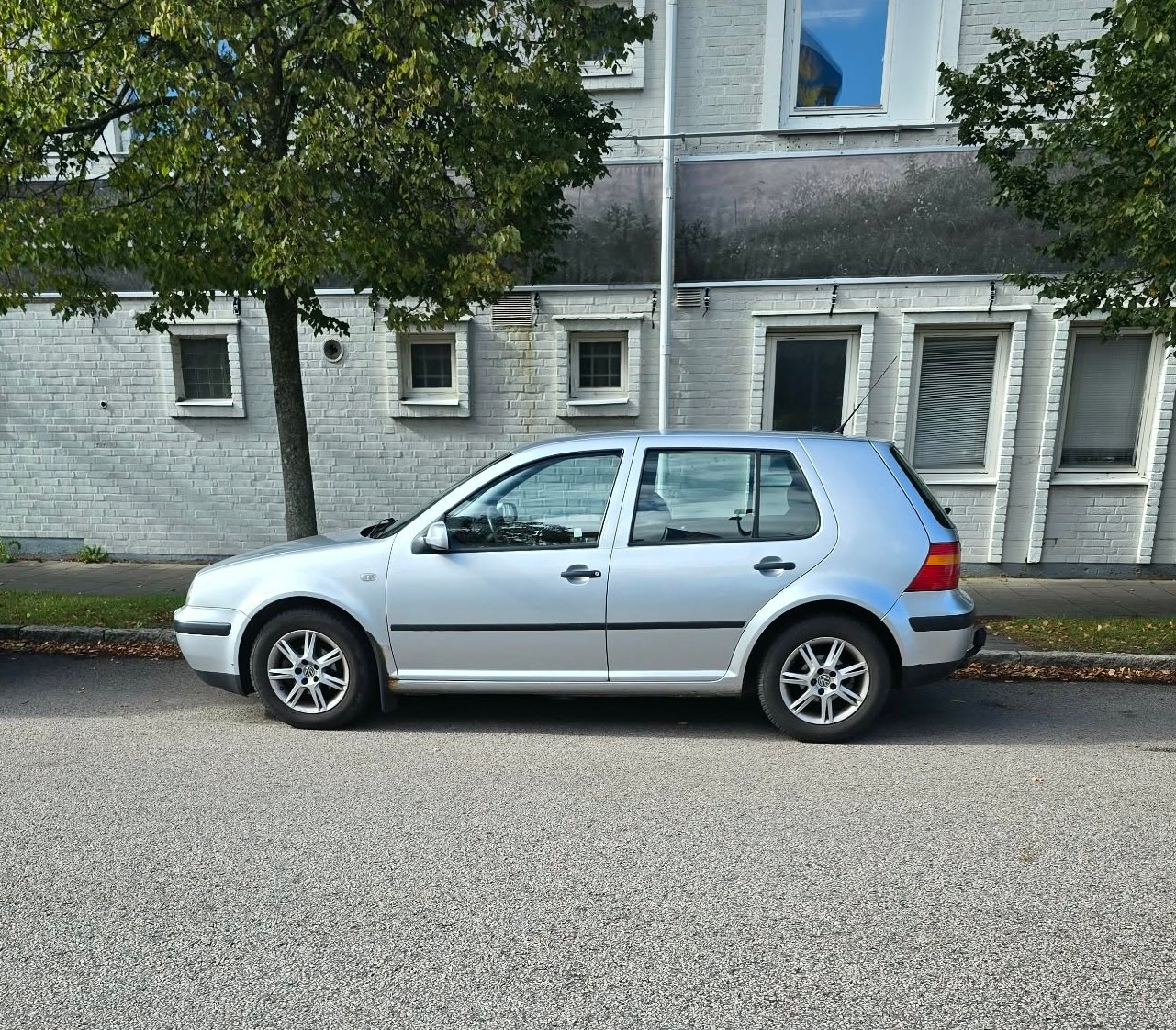 Volkswagen Golf IV 5-dörrar 1.6 Manuell 2003, bild 2/5