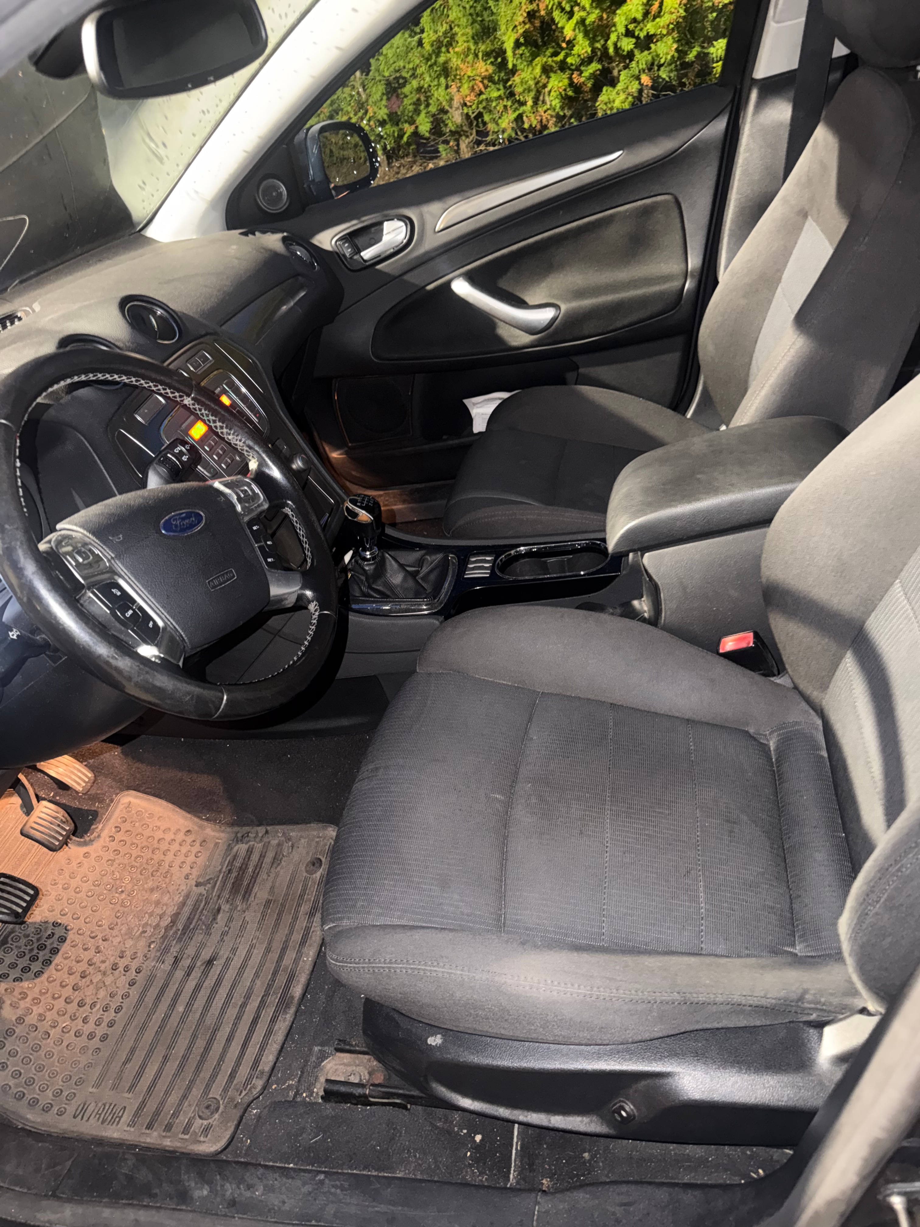 Ford Mondeo Kombi 2.0 TDCi Manuell 2007, bild 6/7