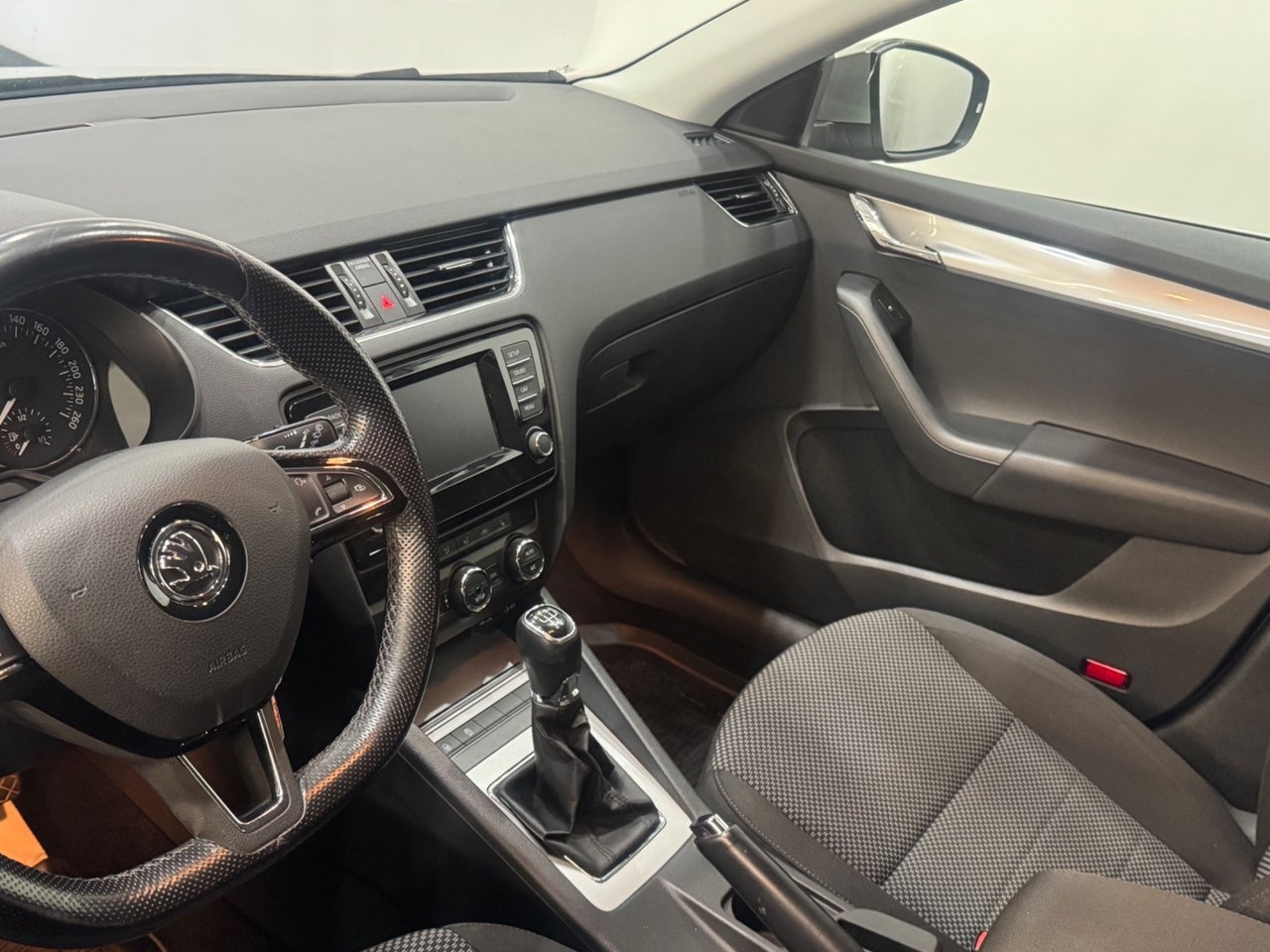 Skoda Octavia 2015, bild 6/10