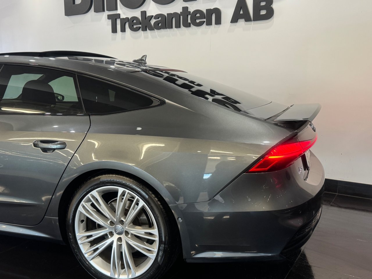Audi A7 Sportback 55 TFSI Q S-Line 2019, photo 6/10