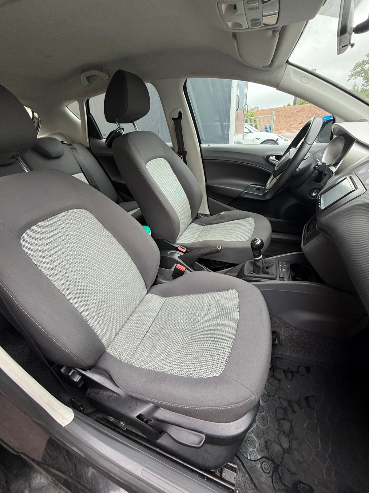 Seat Ibiza 5-dörrar 1.6 16v Manuell 2009, bild 3/5