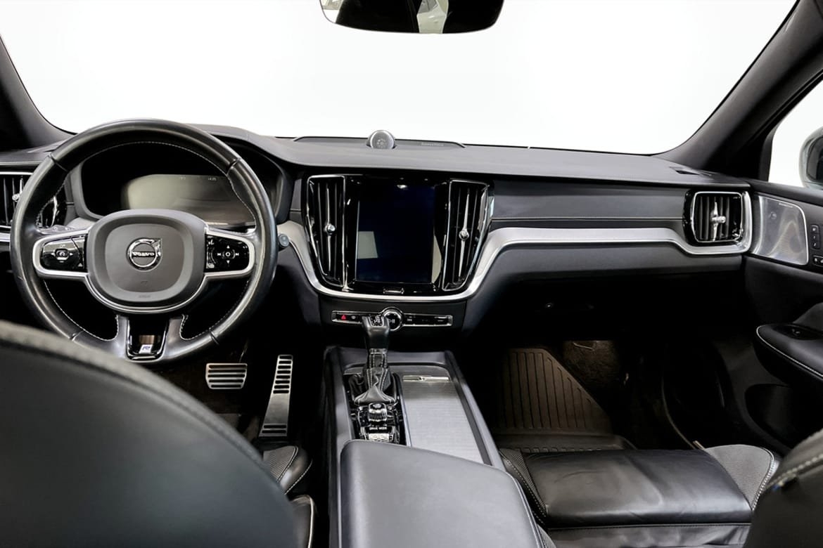 Volvo V60 D4 AWD R-Design 2019, photo 4/9