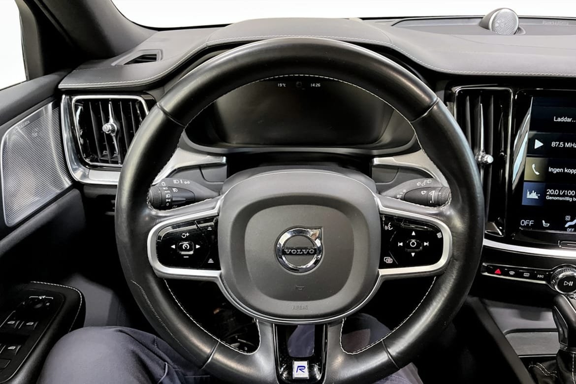 Volvo V60 D4 AWD R-Design 2019, photo 7/9
