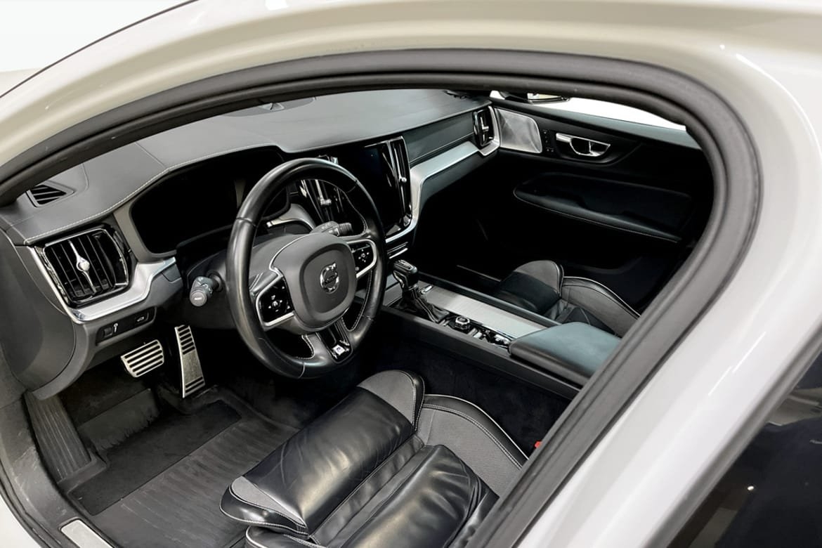 Volvo V60 D4 AWD R-Design 2019, photo 5/9