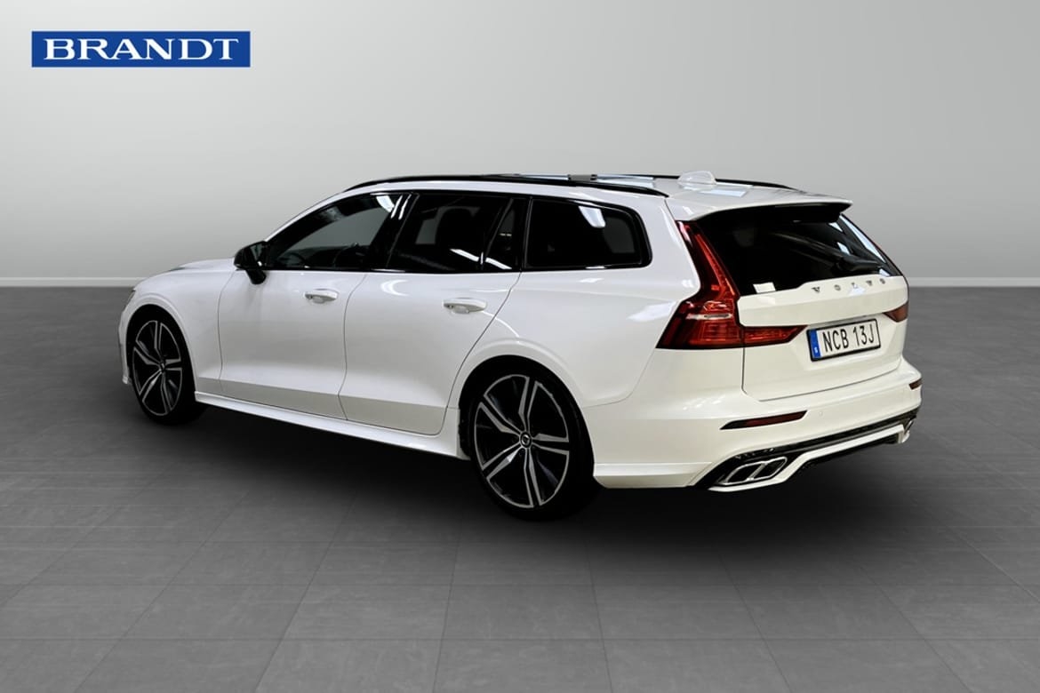 Volvo V60 D4 AWD R-Design 2019, photo 2/9