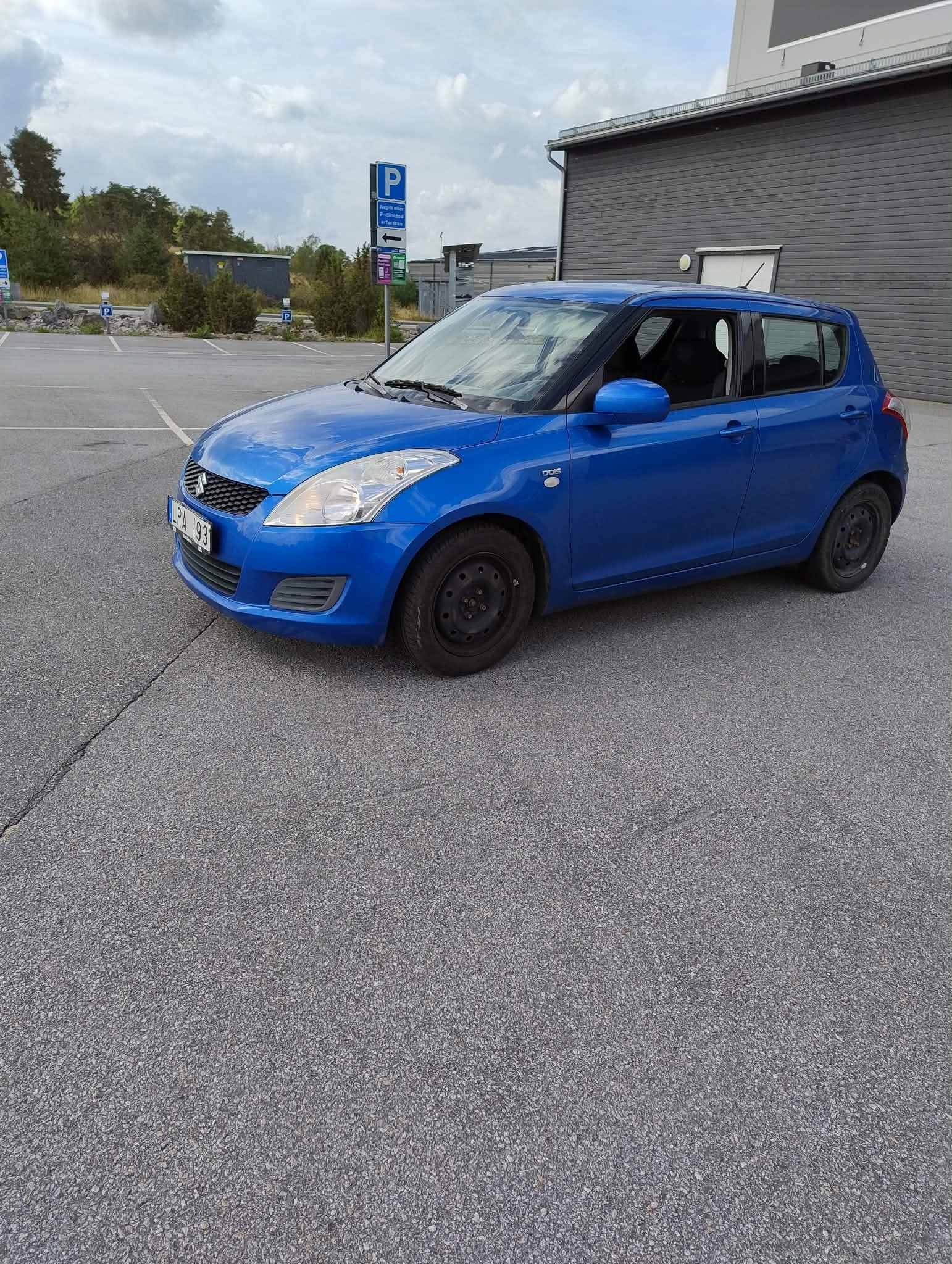 Suzuki Swift 2011, bild 2/4