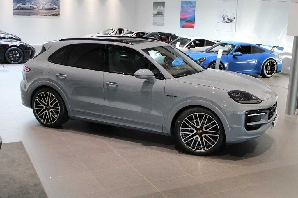 Porsche Cayenne E-Hybrid Black Edition 2026, kuva 5/23