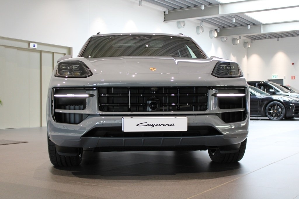 Porsche Cayenne E-Hybrid Black Edition 2026, kuva 3/23