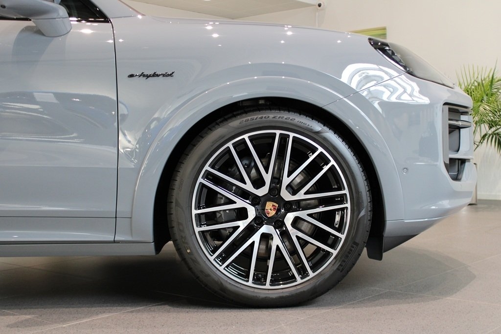 Porsche Cayenne E-Hybrid Black Edition 2026, kuva 7/23