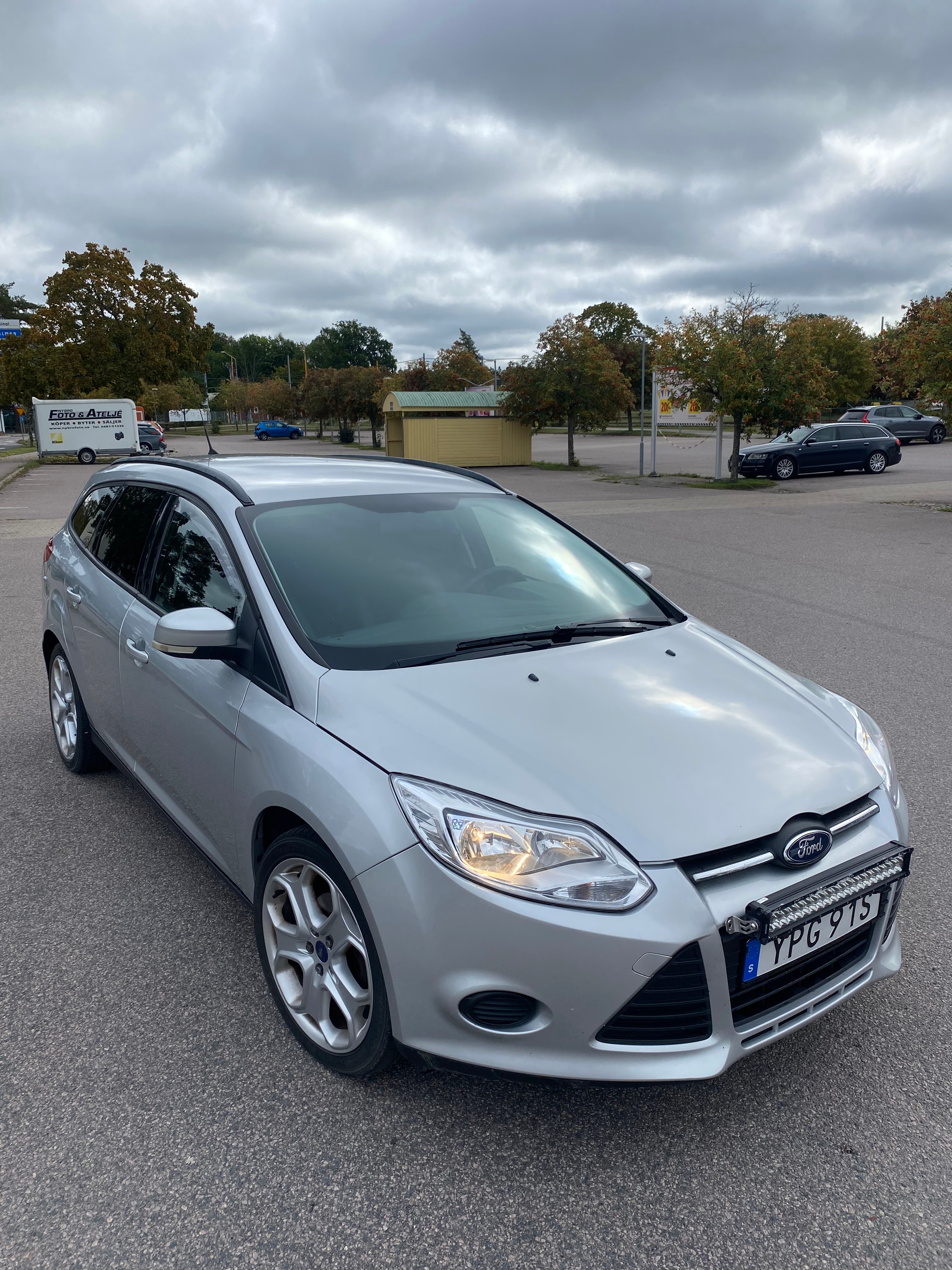 Ford Focus Kombi 1.6 Ti-VCT Manuell 2011, bild 2/6