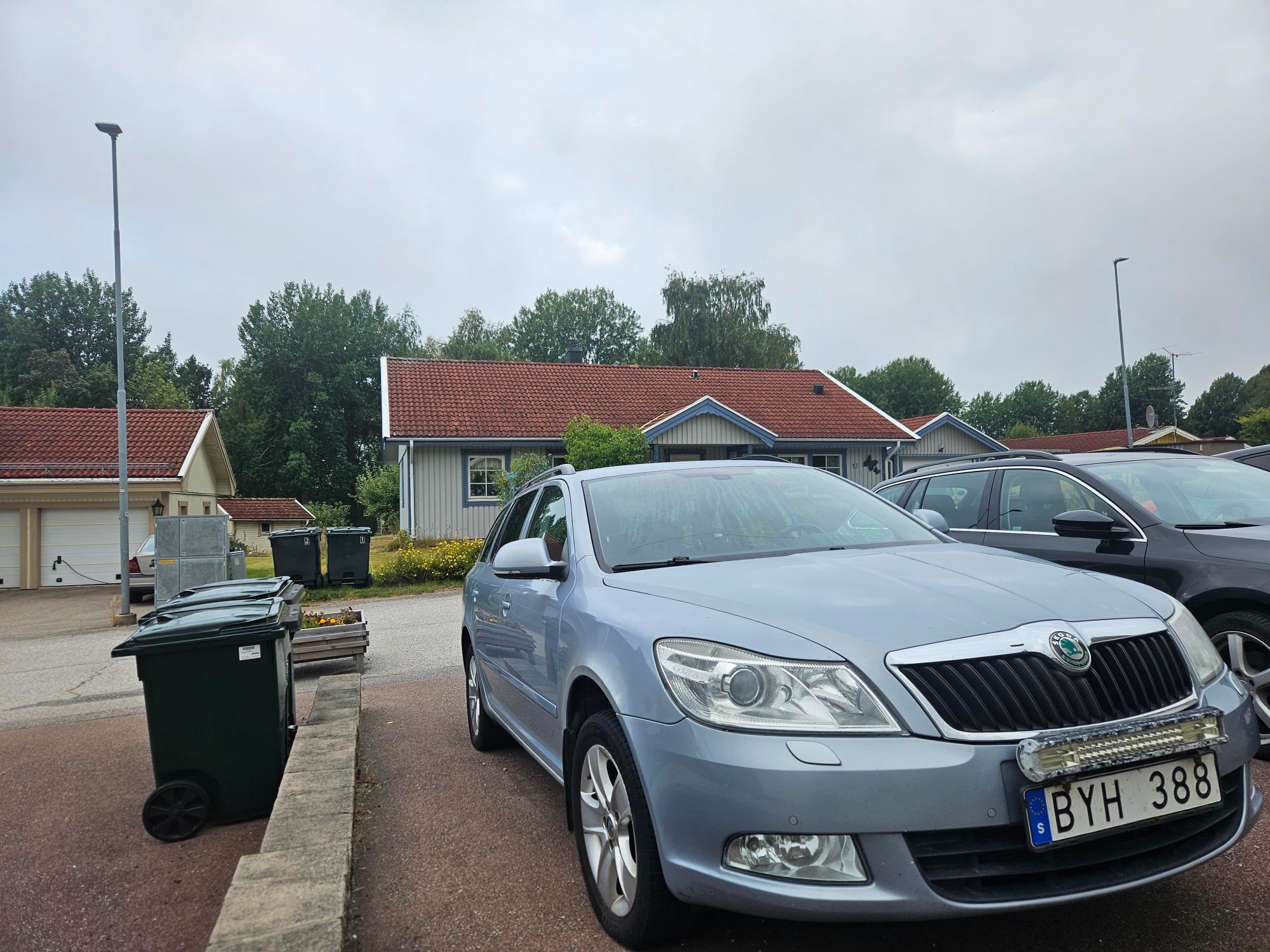 Skoda Octavia Kombi 1.8 TSI 4x4 Manuell 2011, bild 2/5