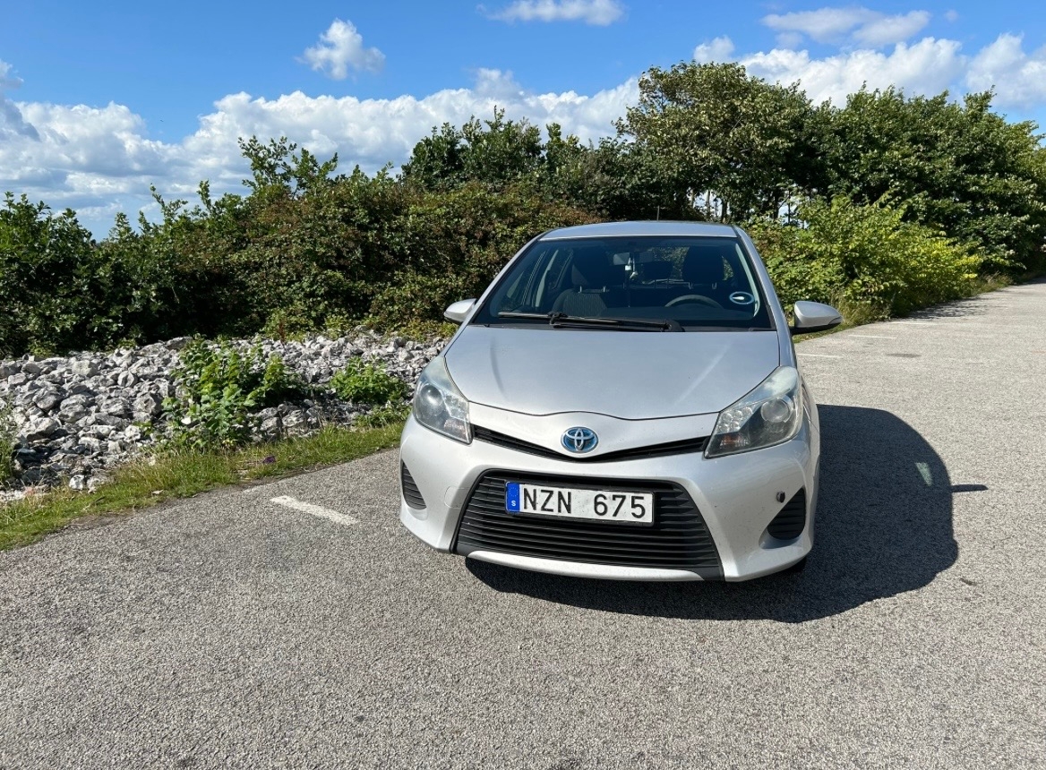 Toyota Yaris Hybrid e-CVT 2013, photo 5/9