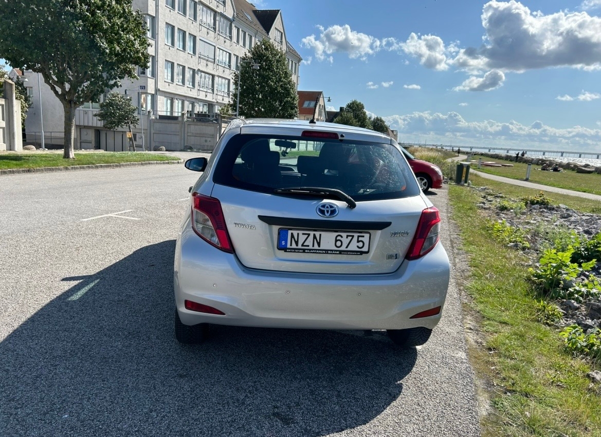 Toyota Yaris Hybrid e-CVT 2013, photo 6/9