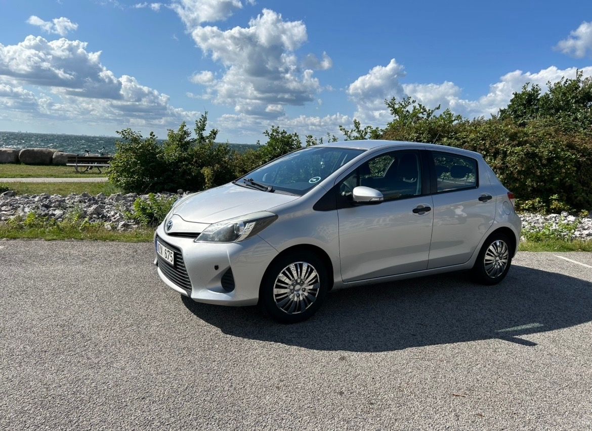 Toyota Yaris Hybrid e-CVT 2013, photo 3/9