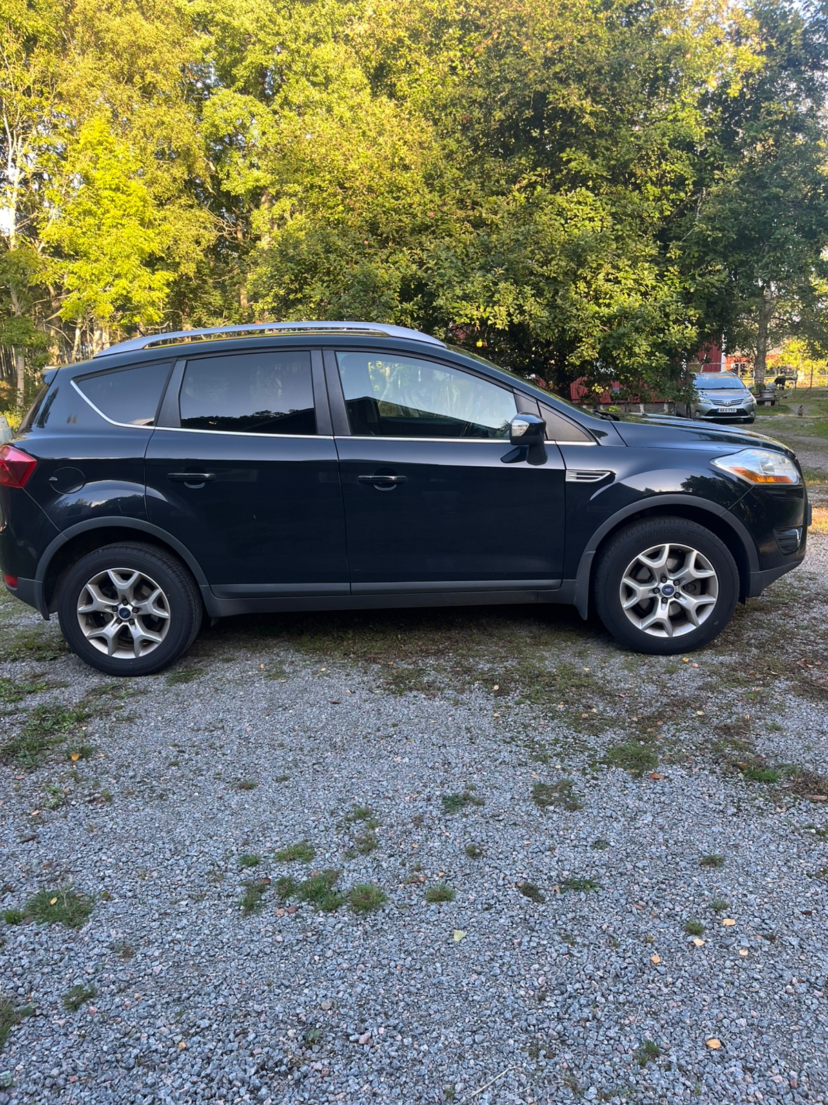 Ford Kuga 2.0 TDCi Manuell 2012, bild 2/6