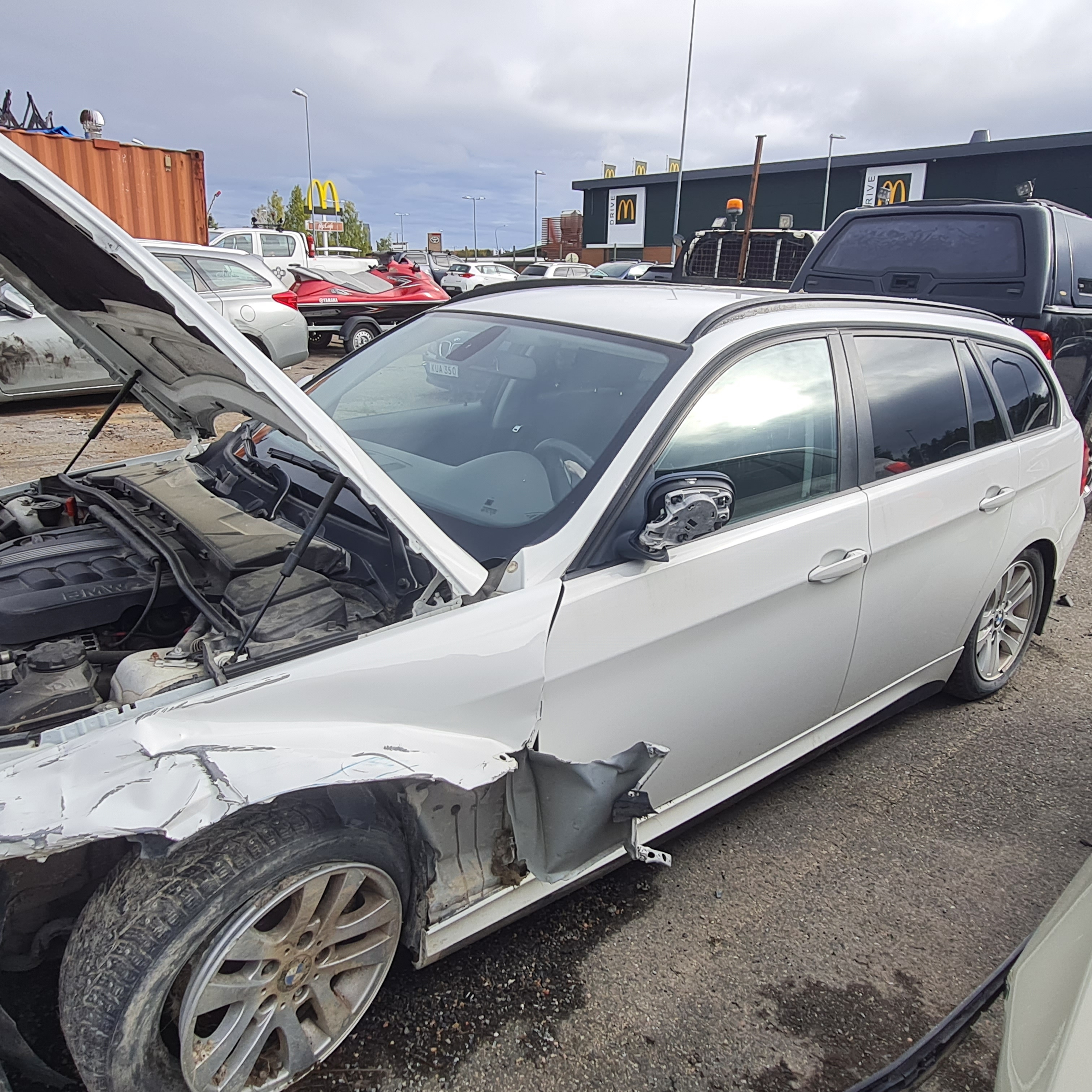 BMW 320 d Touring 2011, kuva 3/5