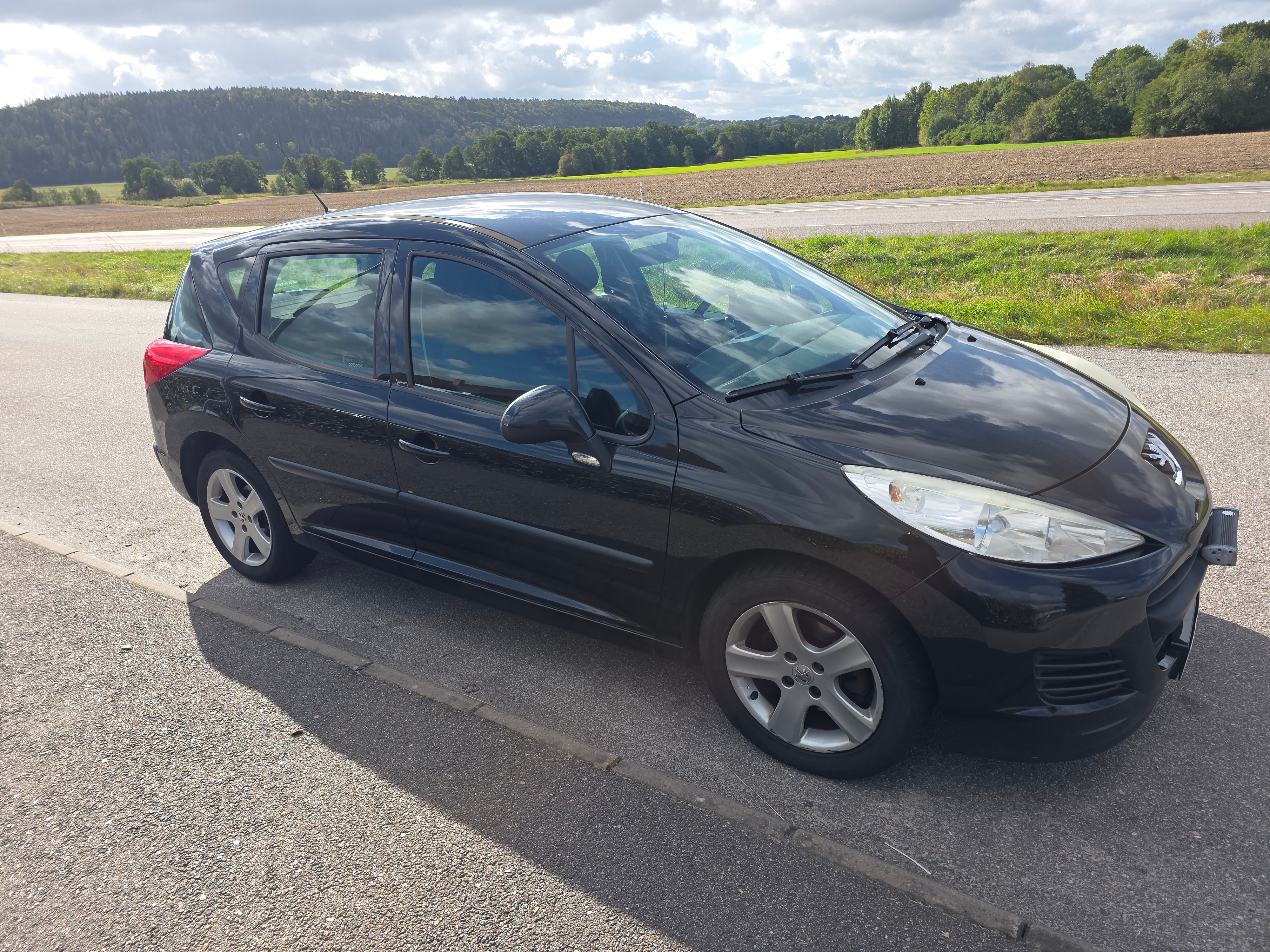 Peugeot 207 SW 1.6 HDi FAP Manuell 2010, photo 4/5
