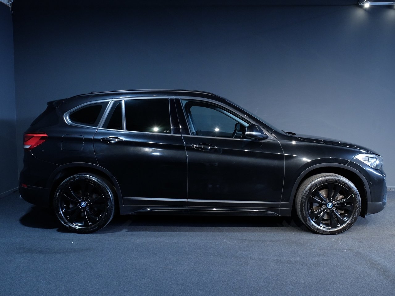 BMW X1 xDrive20d Sport line 190hk 2020, kuva 2/9