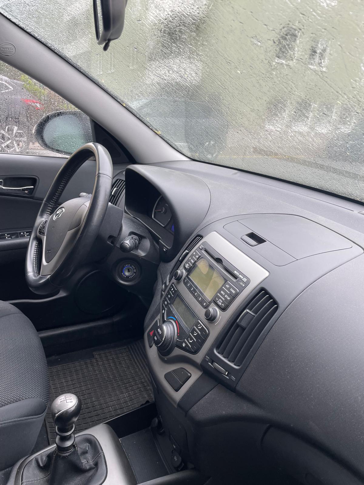 Hyundai i30 cw 1.6 CRDi Manuell 2008, bild 3/6
