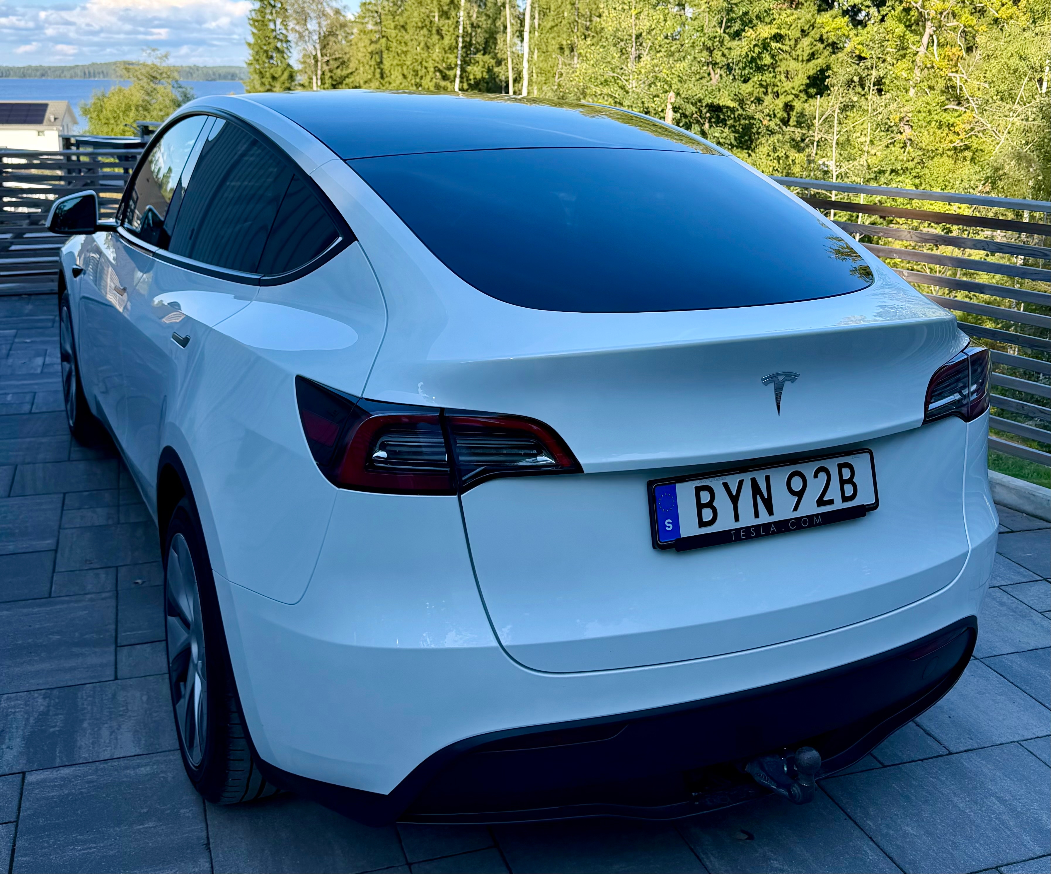 Tesla Model Y Standard Range RWD 2023, bild 4/5