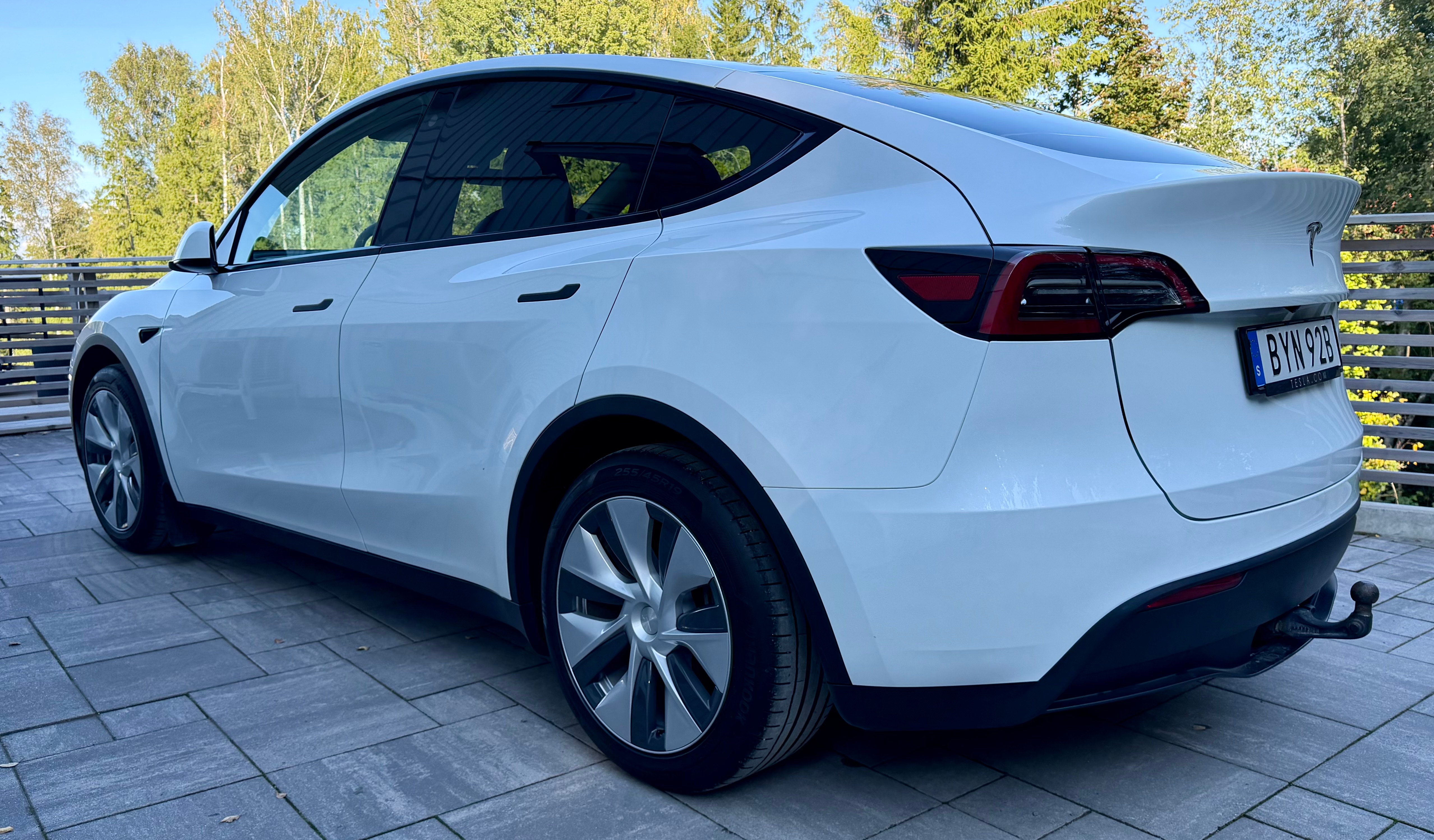 Tesla Model Y Standard Range RWD 2023, bild 2/5