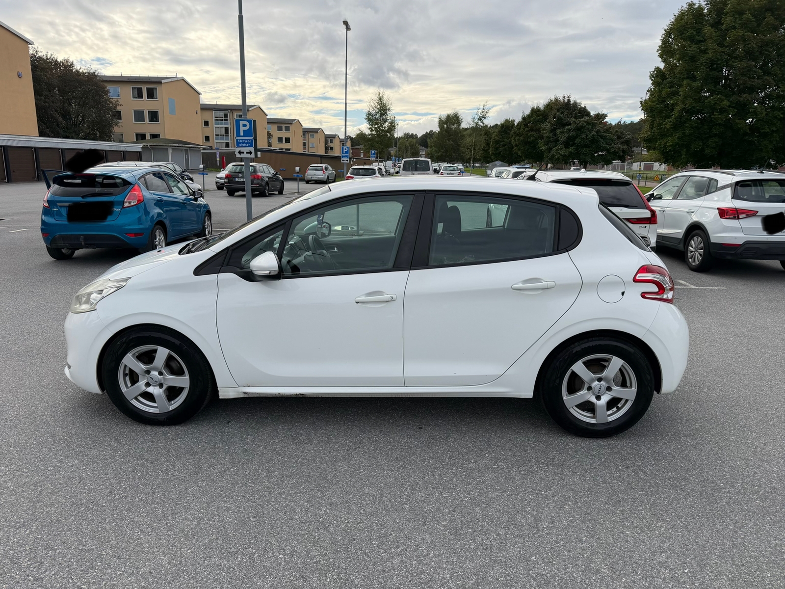 Peugeot 208 2012, bild 2/7