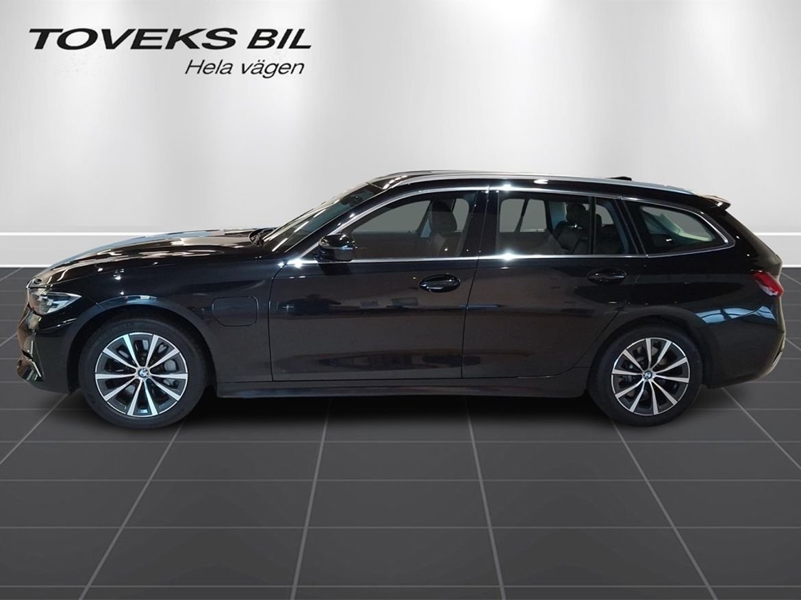 BMW 330 e xDrive Touring Steptronic 2021, bild 2/24