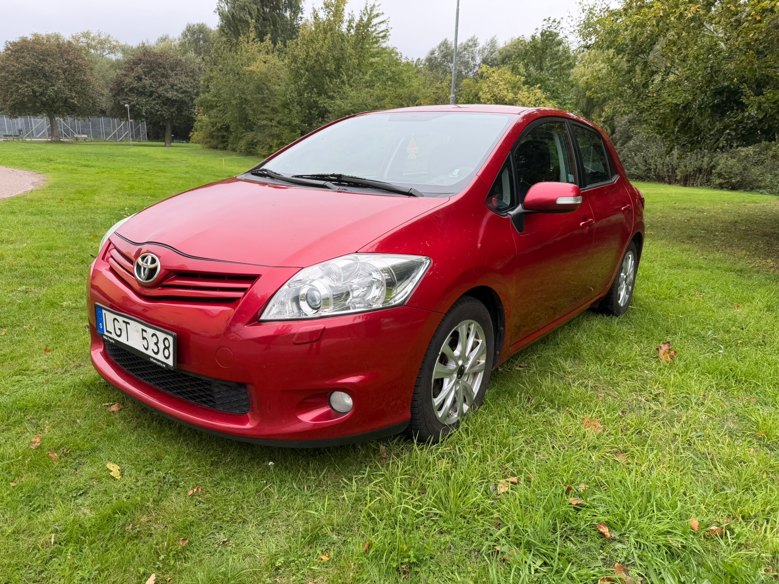 Toyota Auris 5-dörrar 1.4 D-4D Manuell 2011, bild 2/6