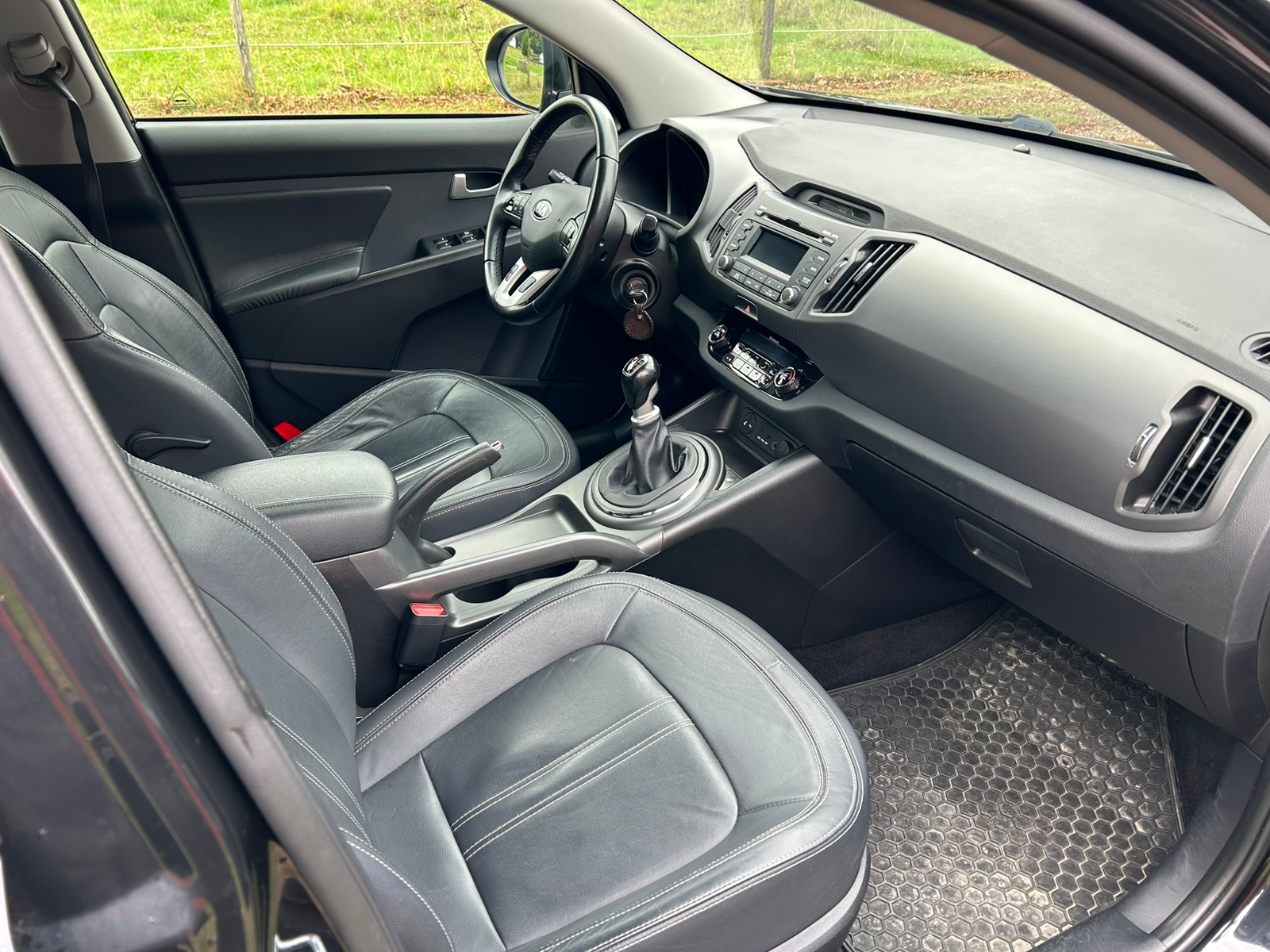 Kia Sportage 1.7 CRDi Manuell 2013, bild 3/4