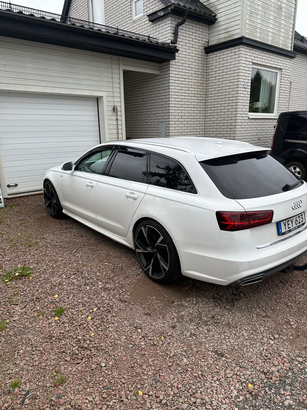 Audi A6 Avant 2.0 TDI quattro S Tronic 2017, photo 2/10